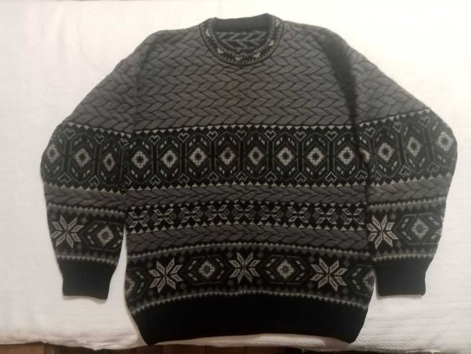 Продам мужской свитер.