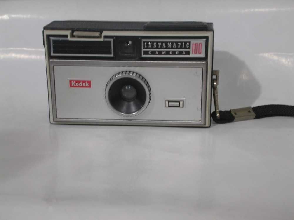 Aparate foto vintage KODAK model Instamatic 32 si 100