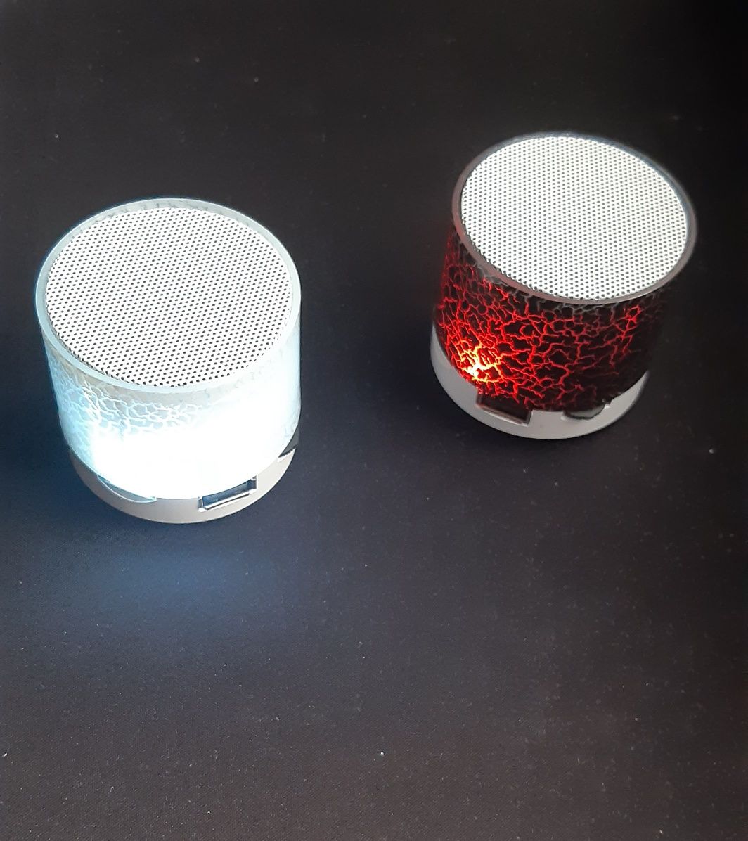 Компактни безжични LED тонколонки