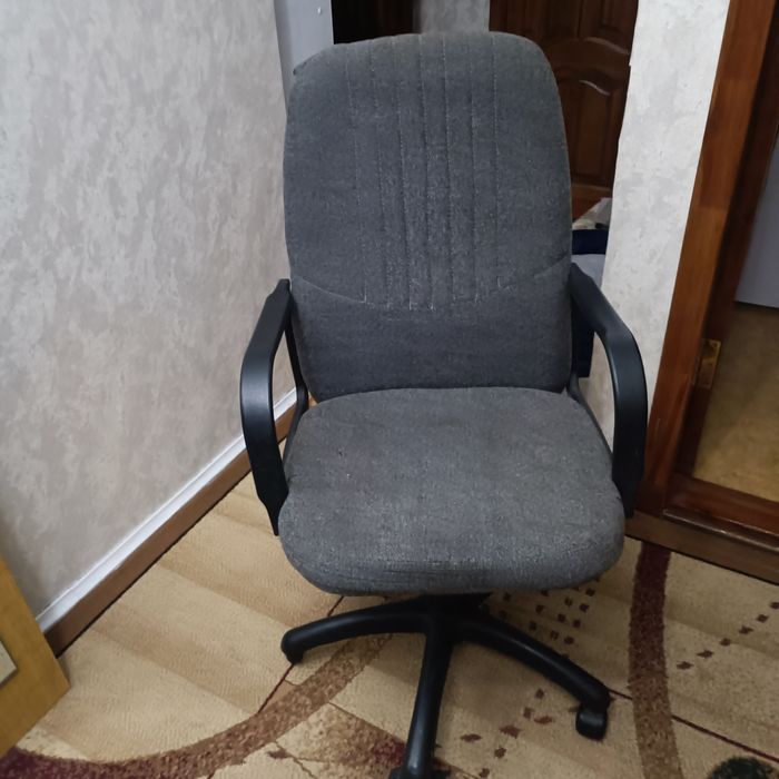 Продам кресло офисное