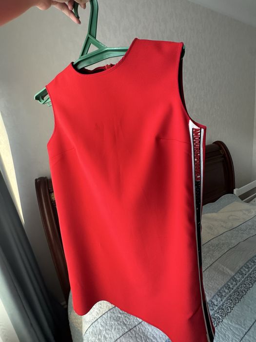 Продам платье новое красное турция