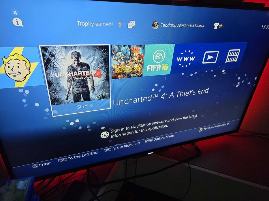 (Ps4) PlayStation 4 Slim + 2 controllere + 8 jocuri | Impecabil