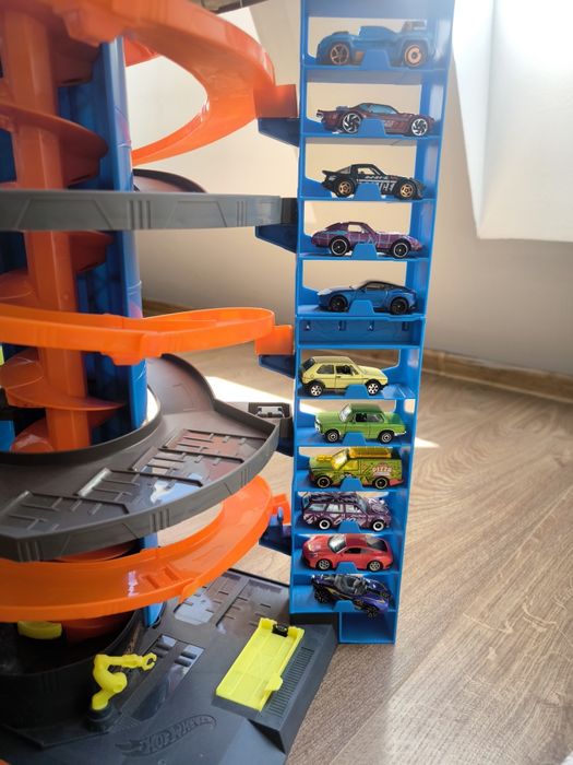 Hotweels Mega Garage/писта