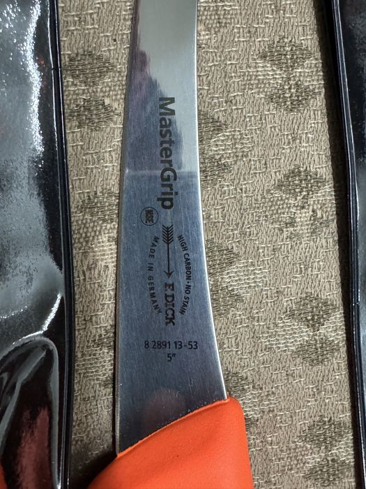 Продавам професионални ножове