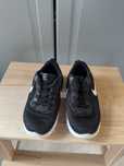 Adidasi fara siret Nike marimea 27