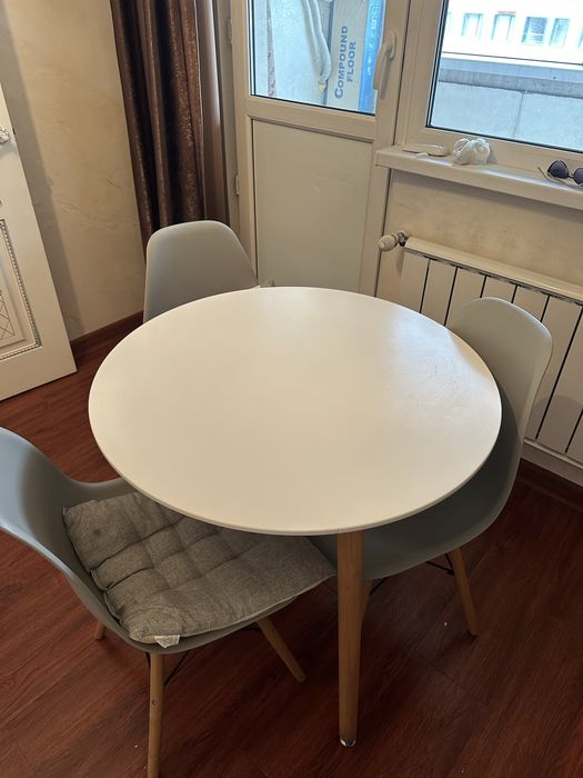 Продам стол и стулья