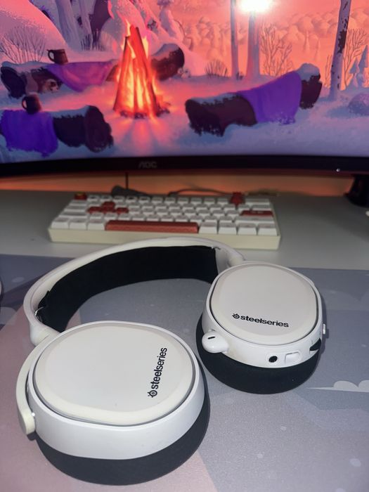 Vand casti steelseries