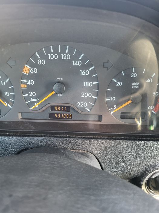 Мерседес С250тд седан.