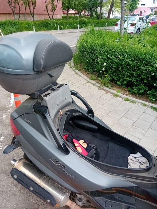 Vând Piaggio mp3 500  se conduce cu categoria b