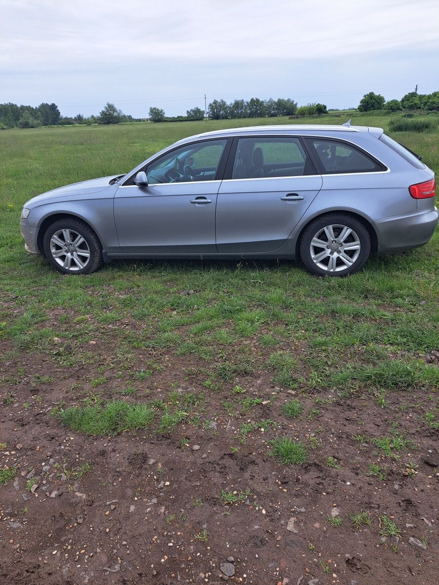 Dezmembrez audi a4 b8 2.0 tdi an 2010