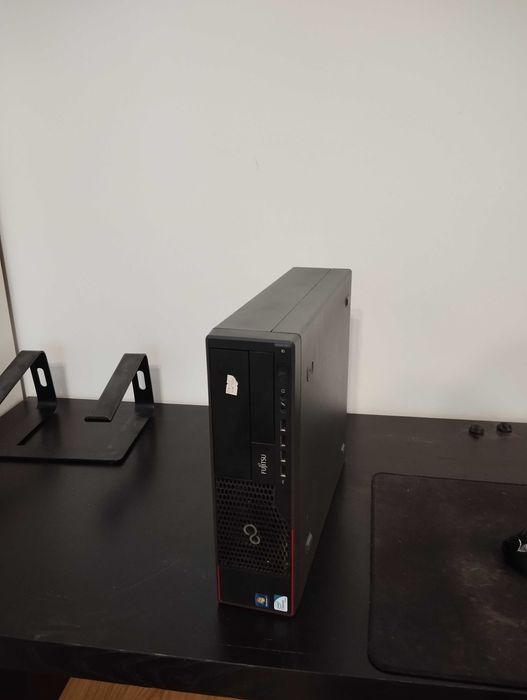 Vand PC Fujitsu calculator birou