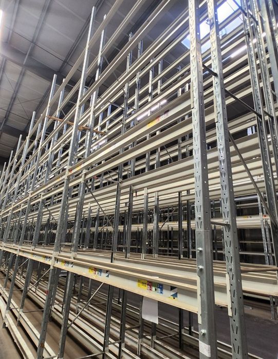 Rafturi metalice industriale paleti