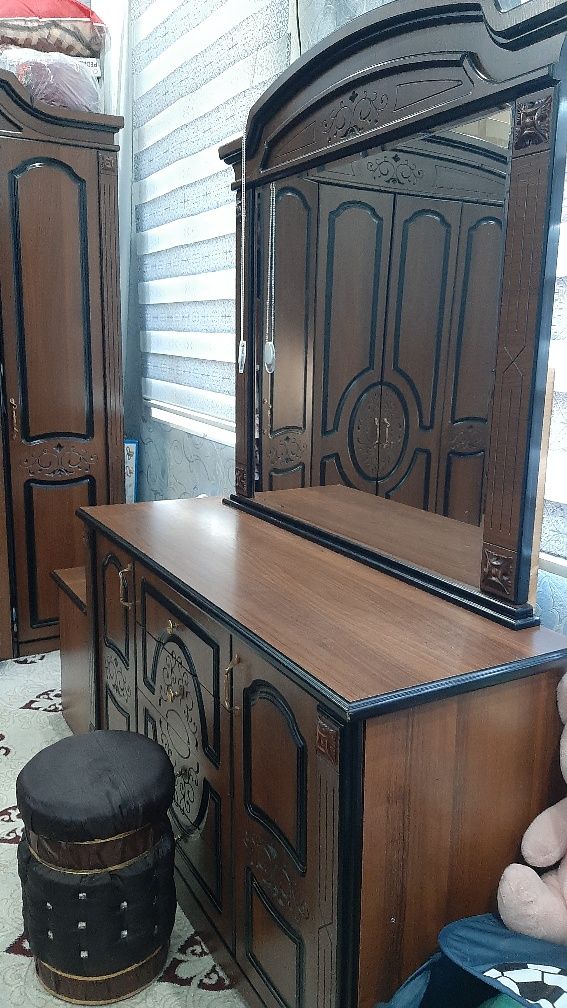 Срочно продается шифонер, кроват, зеркалный комод, честер, 2 тумбочки