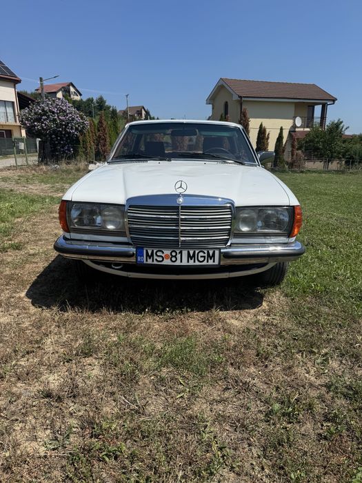 Mercedes 230c Vehicul istoric