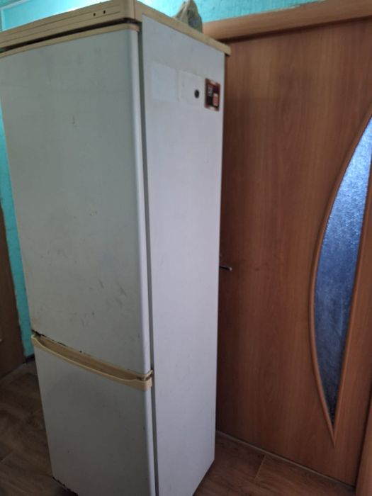 Продам холодильник 10000