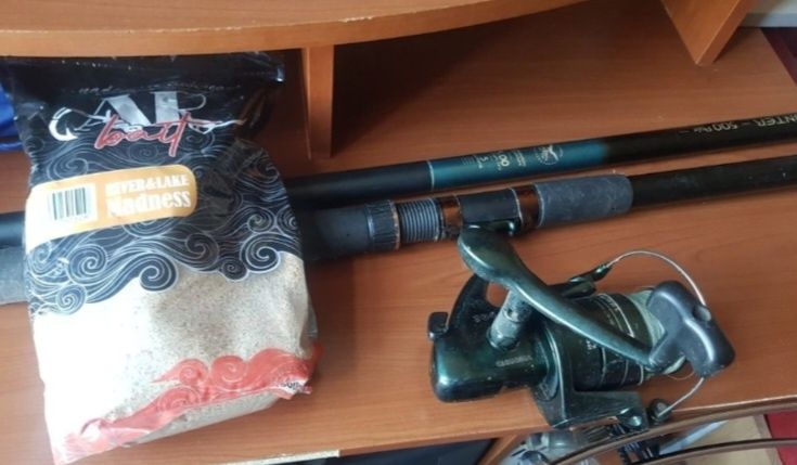 Două bețe de pescuit