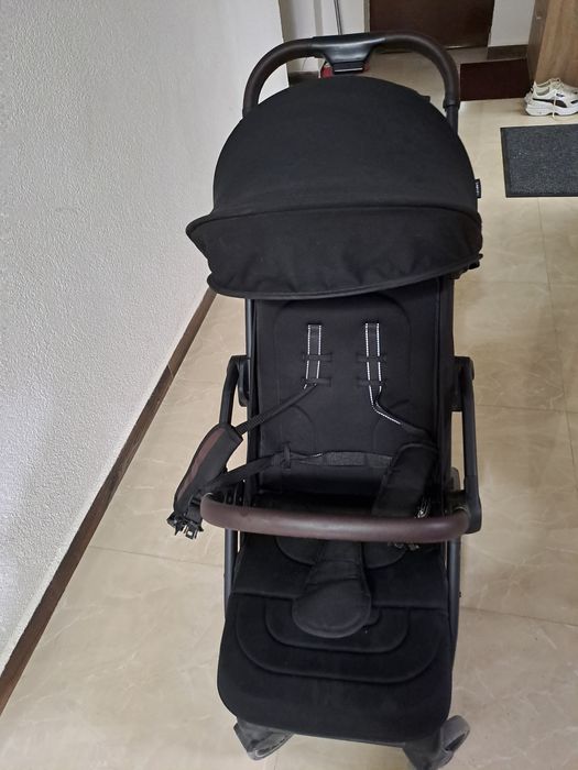 Детска количка – лека, сгъваема и удобна (като нова!)