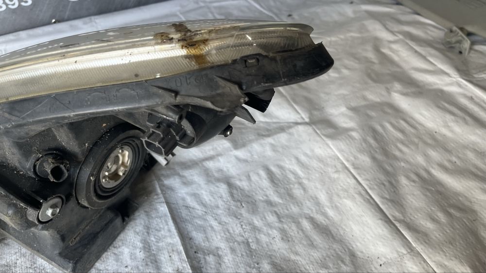 Ляв и десен фар Toyota Corolla Verso