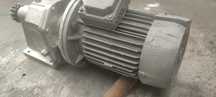 Vând motor cu reductor