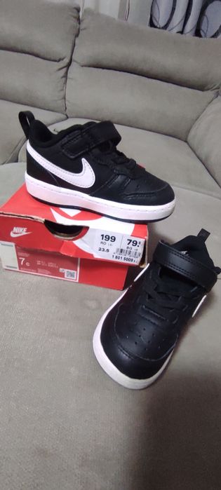 Vând adidași Nike copii