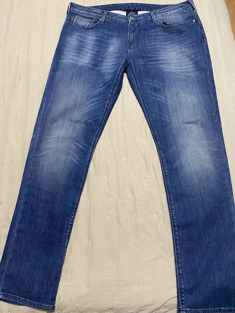 Продавам маркови дънки Armani