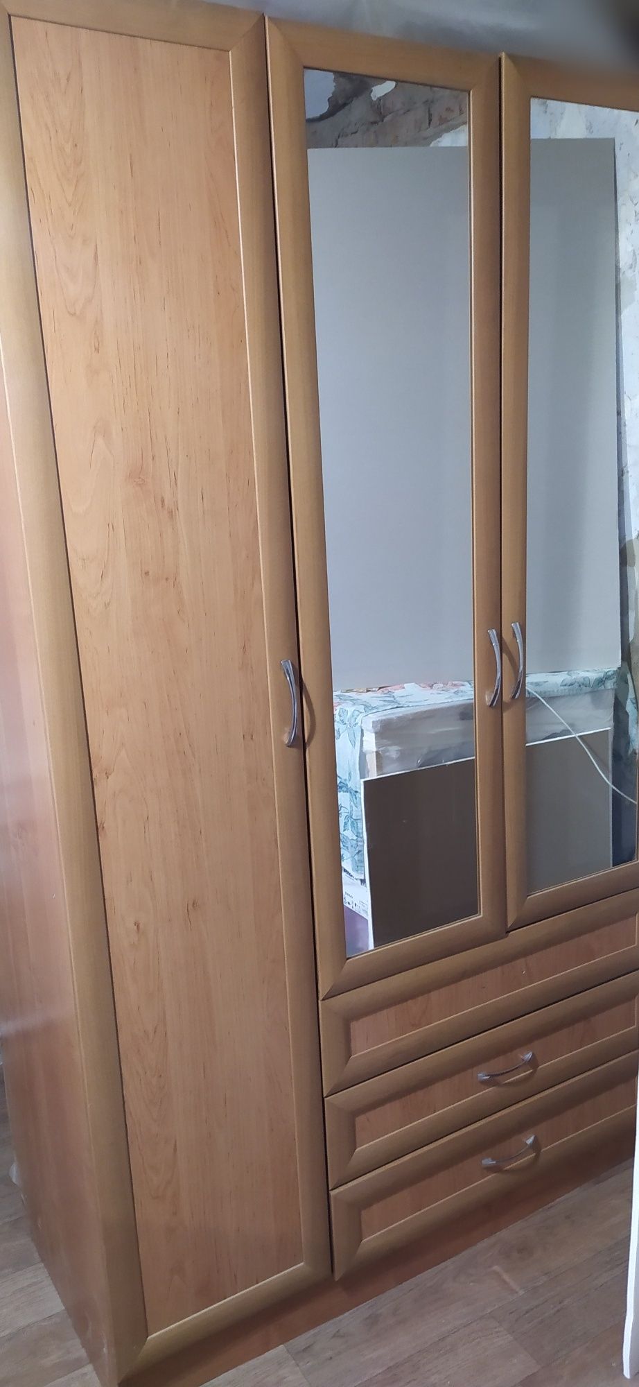 Продам шкаф б/у,в хорошем состоянии.