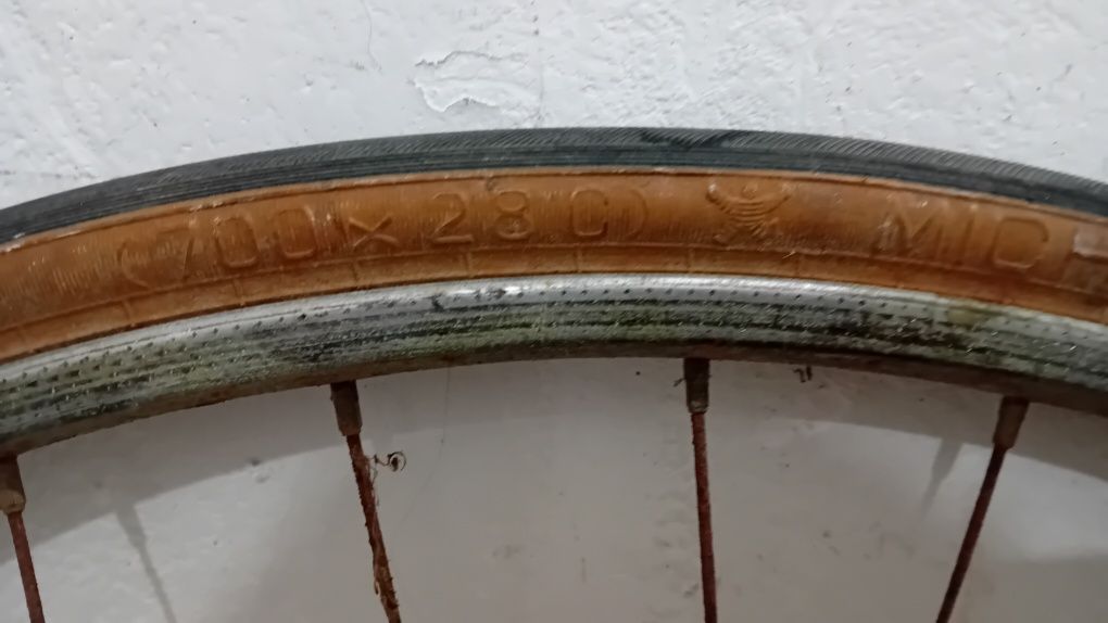 Vând roată față semicursieră second-hand
