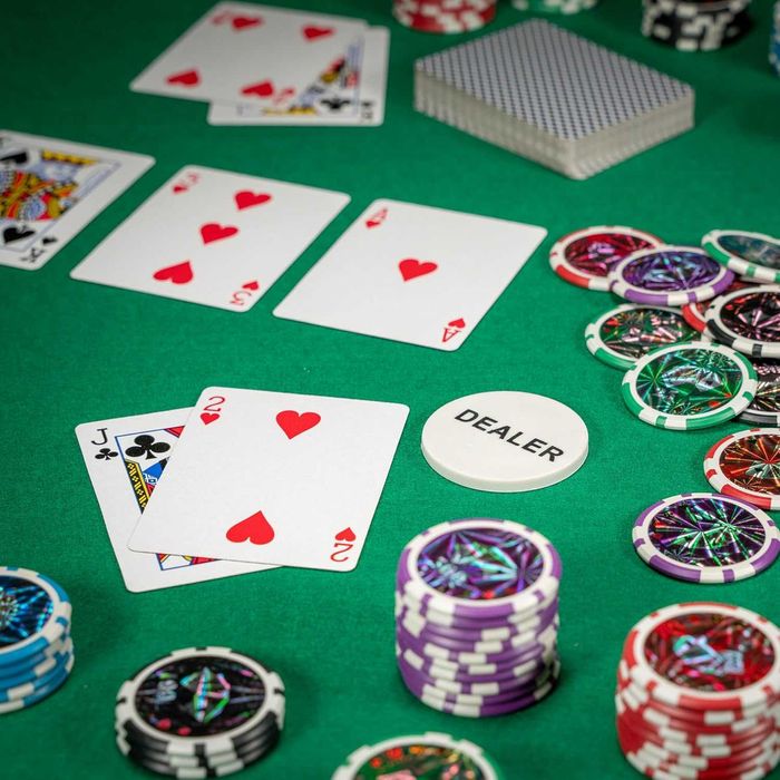 Set de Poker profi cu 500 de jetoane in servieta din aluminiu zaruri