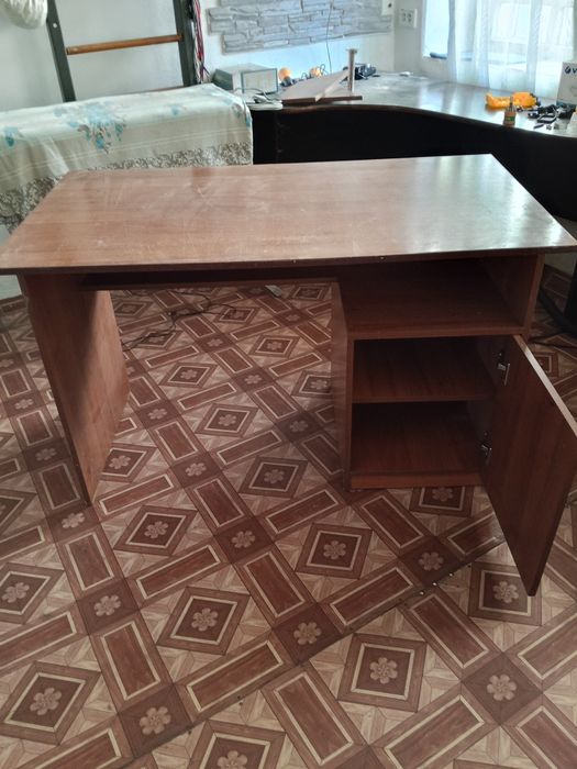 Продам письменный стол б/у