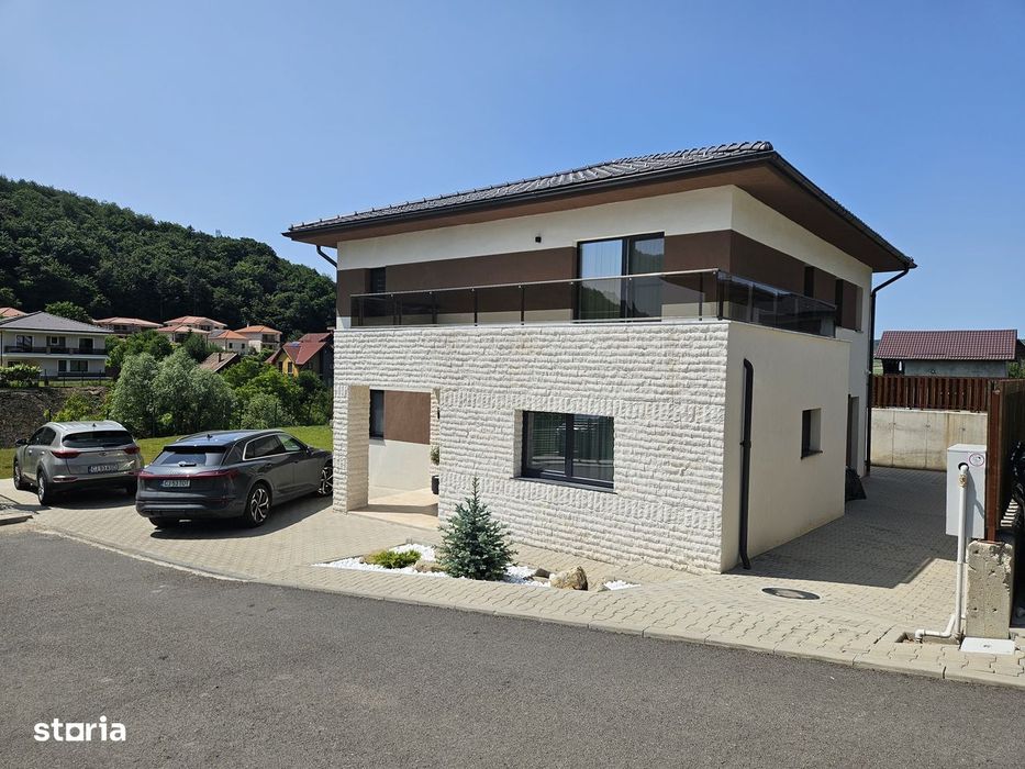 Casa cu 5 cmere cu teren de 700mp