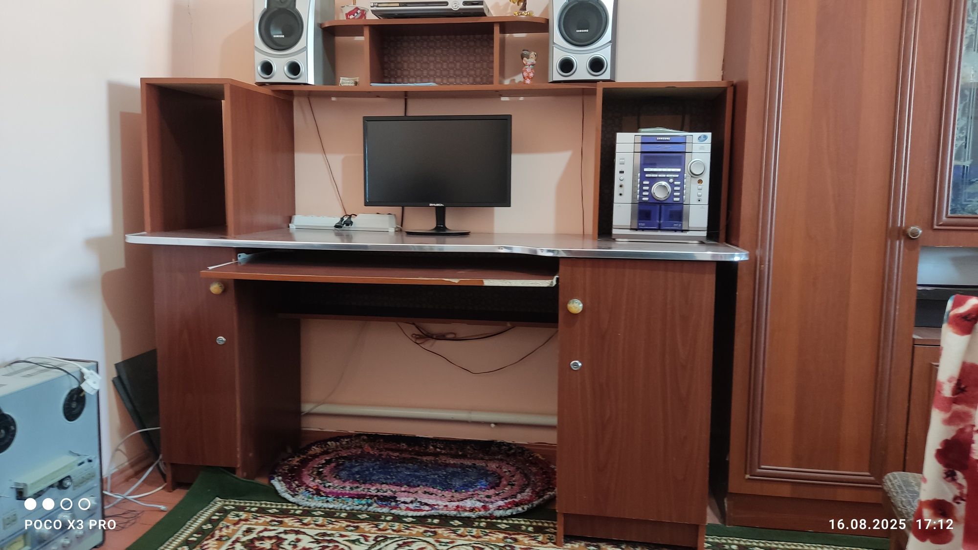 Стол сатылады компютерге арналган.
