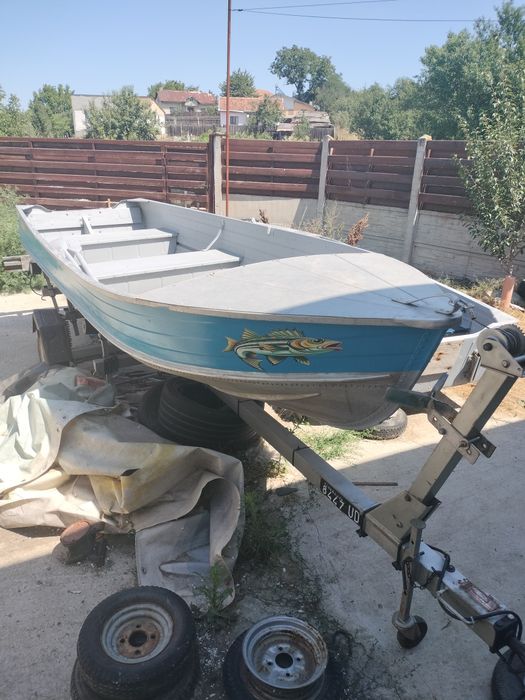 Vând 2 bărci model canadian