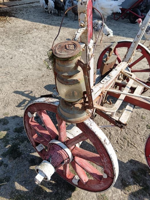 Căruță lemn roti, plug, unelte agricole