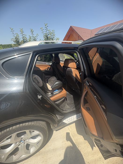 Bmw x 6 . Masina este cu 5 locuri