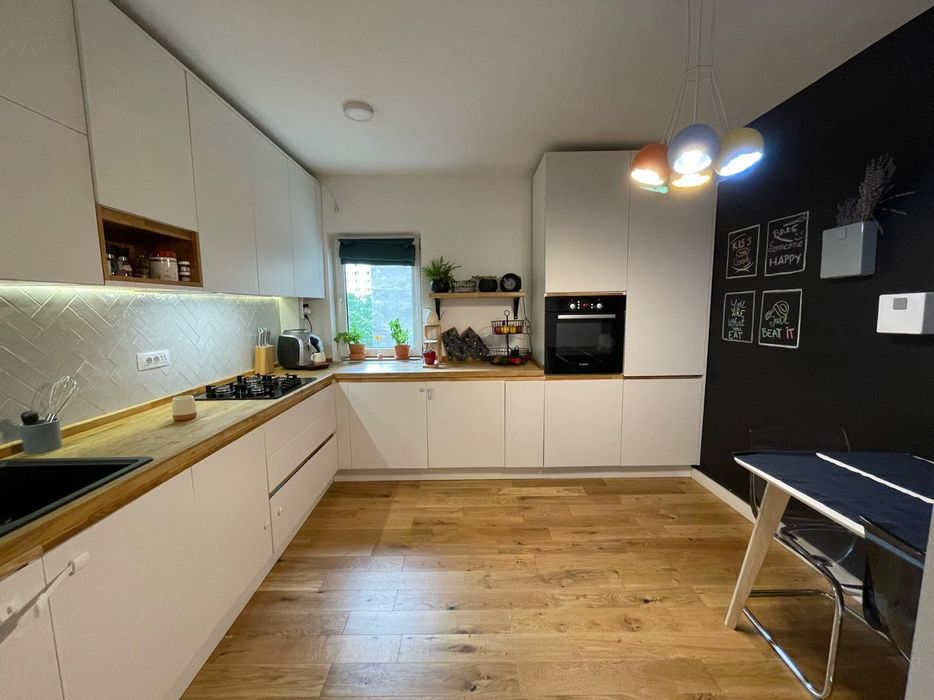 Apartament de închiriat zona 13 septembrie