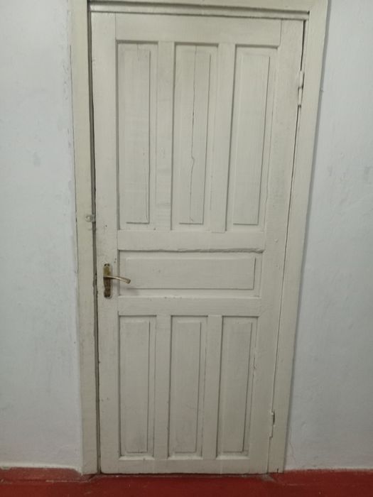 Есік сатылады ағаштан жасалған