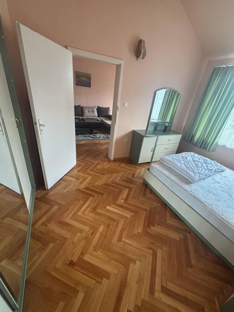 Дава се под наем Тристаен апартамент в София, Медицинска академия - 130 кв.м за 749 € - Снимка #7
