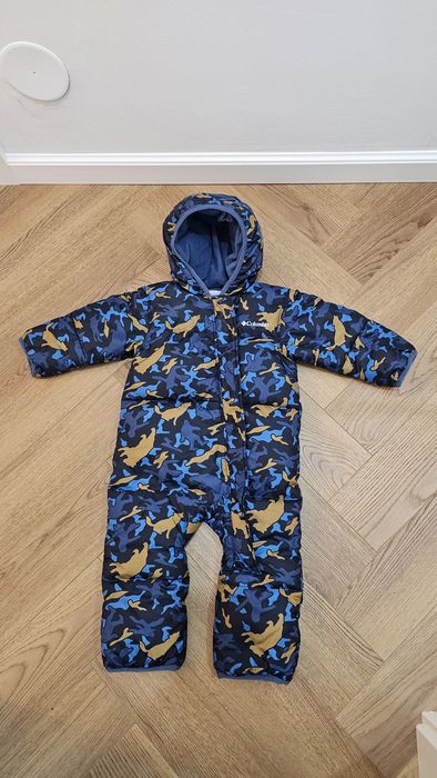 Combinezon Columbia, marime 12-18 luni, stare foarte buna.