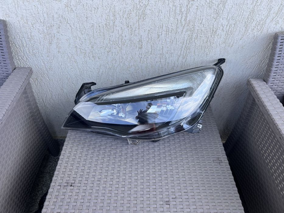 Far stanga Opel Astra J, Original, De Europa, Cod 13371595/1EG010011