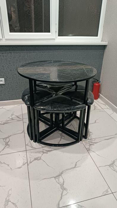 Обеденный стол на 4 человека