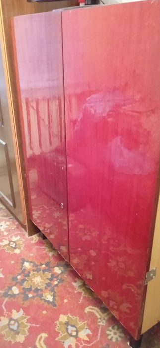 Шкаф полированный с 3мя полками