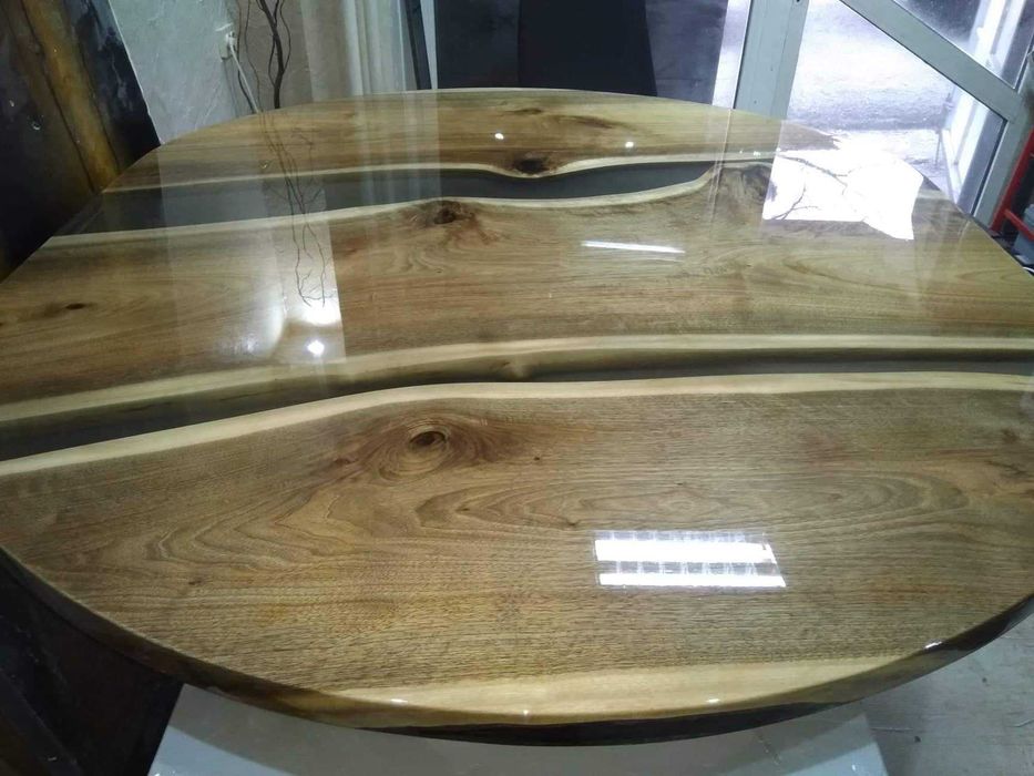 Масивни дървени маси