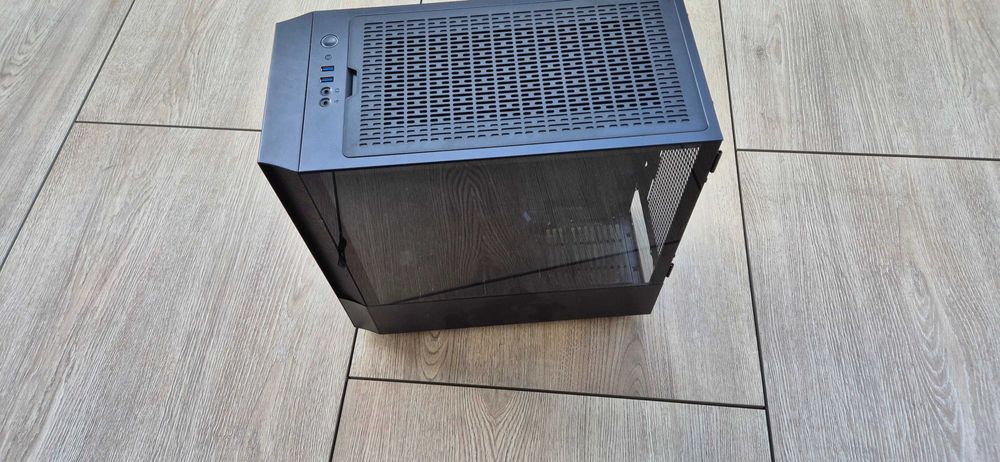 Carcasă PC Gamer cu Panou de Sticlă Securizată și USB 3.0