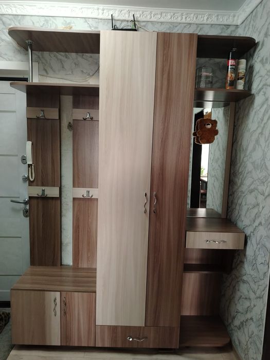 Продам прихожую .