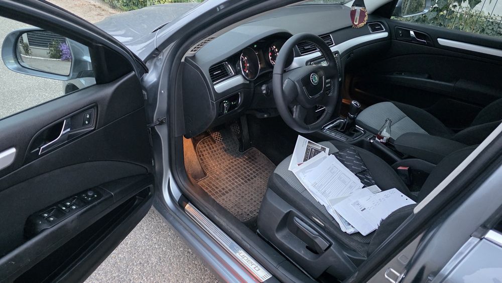 Skoda superb 2010, navi, senzori parcare, carlig, scaune incalzite