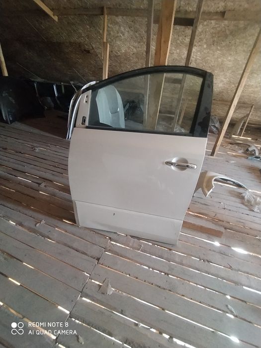 Toyota Alford дверь