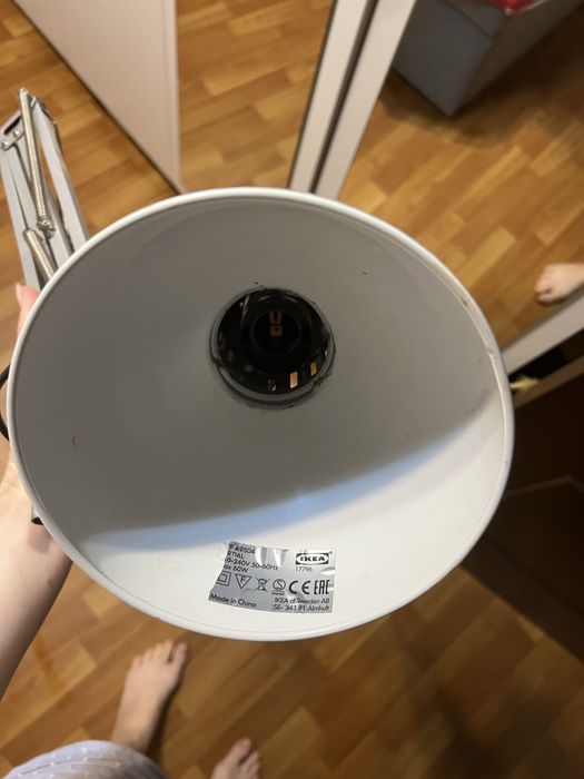 Продам настольную лампу