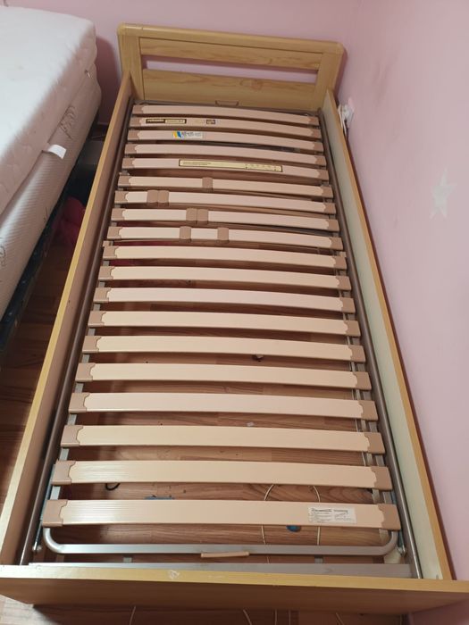 Vând pat de o persoană 200/90