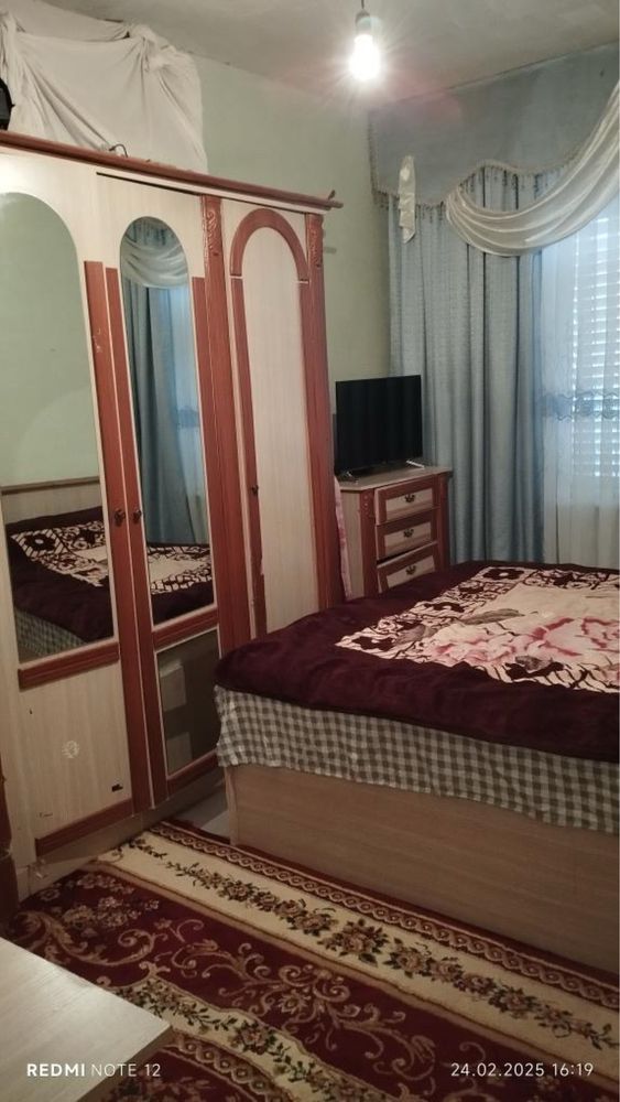 Srochna 3 xonali kvartira sotiladi 5 qavatli  dom 3 qavat