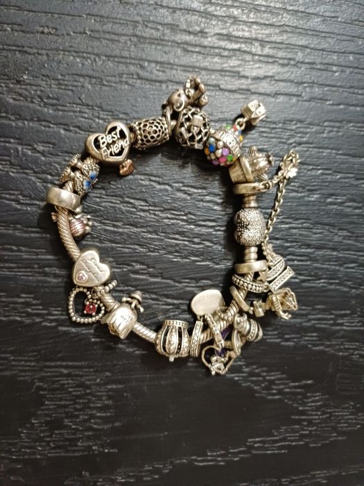 Bratara Pandora cu 18 charmuri